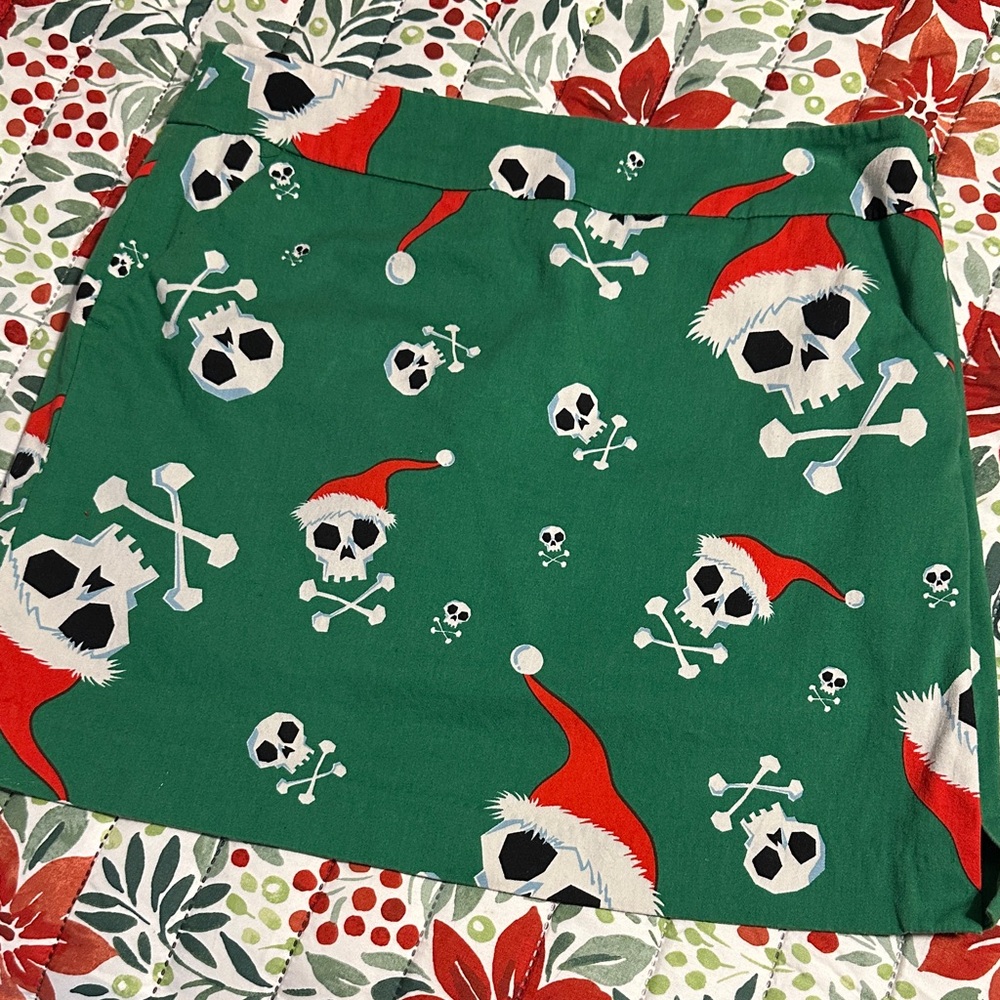 Loudmouth Ladies Santa Skull Print Skort size 4
